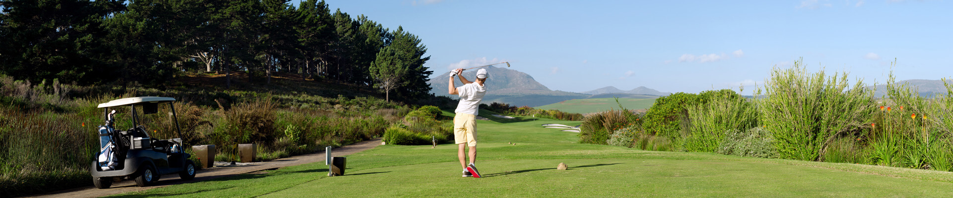 Mallorca bietet alles, was den Golf-Sport so schön macht. Abwechslungsreiche Golfplätze, hervorragende Trainingsmöglichkeiten, professionelle Golftrainer | alltours Reiseblog