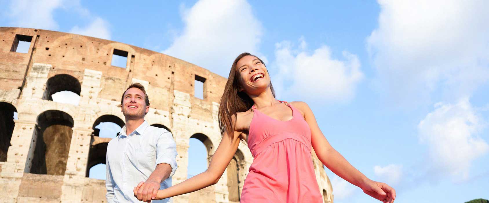 3Travel-Couple-in-Rome-by-Colosseum-running-fun-e1740737192793